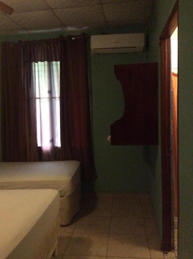 Hostel Guayacan Puerto Armuelles ภายนอก รูปภาพ