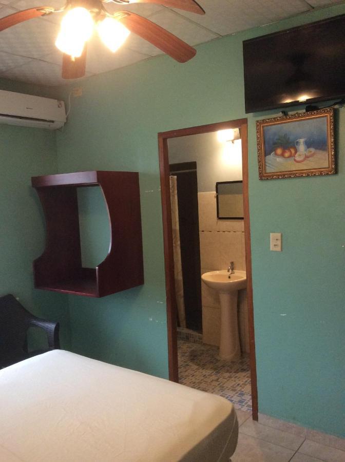 Hostel Guayacan Puerto Armuelles ภายนอก รูปภาพ