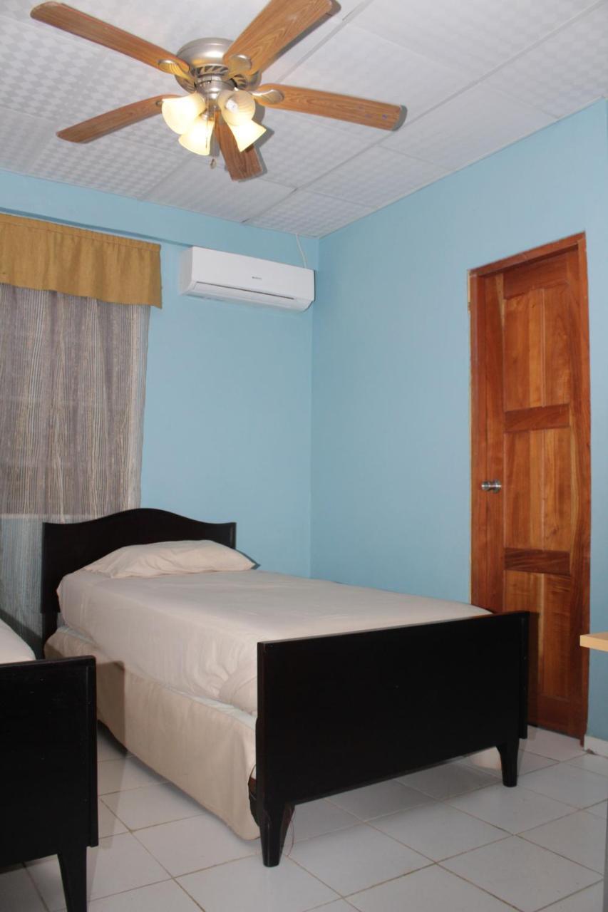Hostel Guayacan Puerto Armuelles ภายนอก รูปภาพ